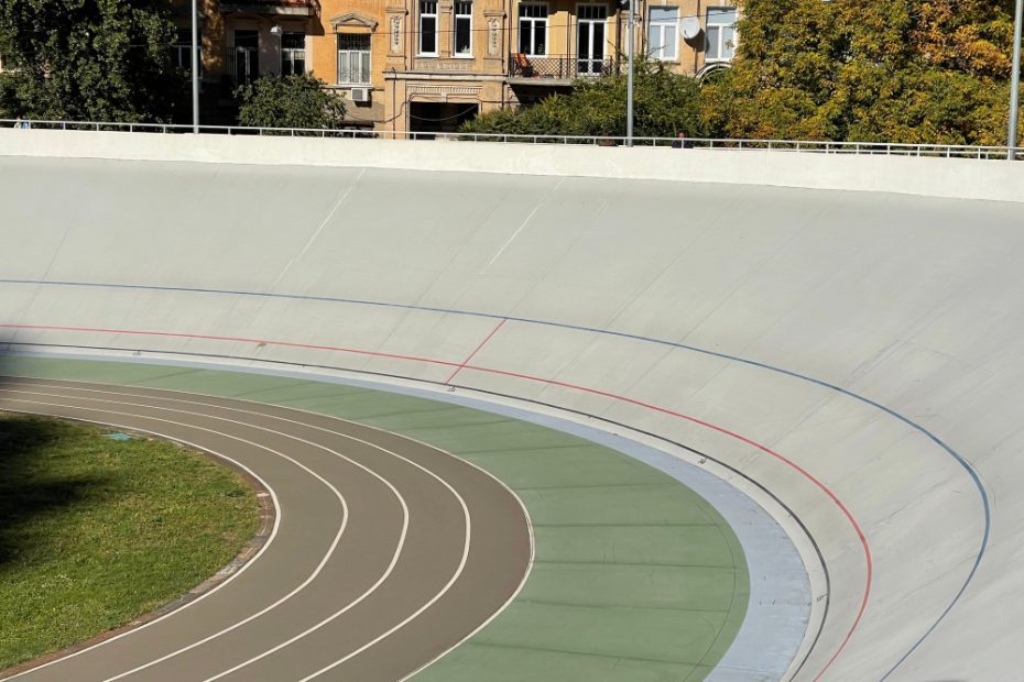 How many laps is a match sprint?
