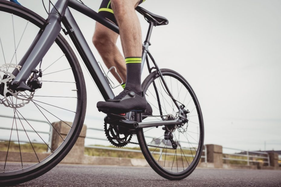 Are hybrid bikes faster than road bikes?