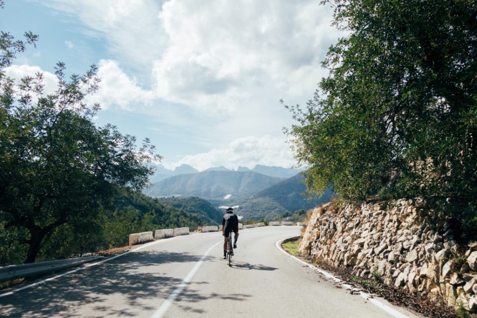 What is considered a steep hill in cycling?
